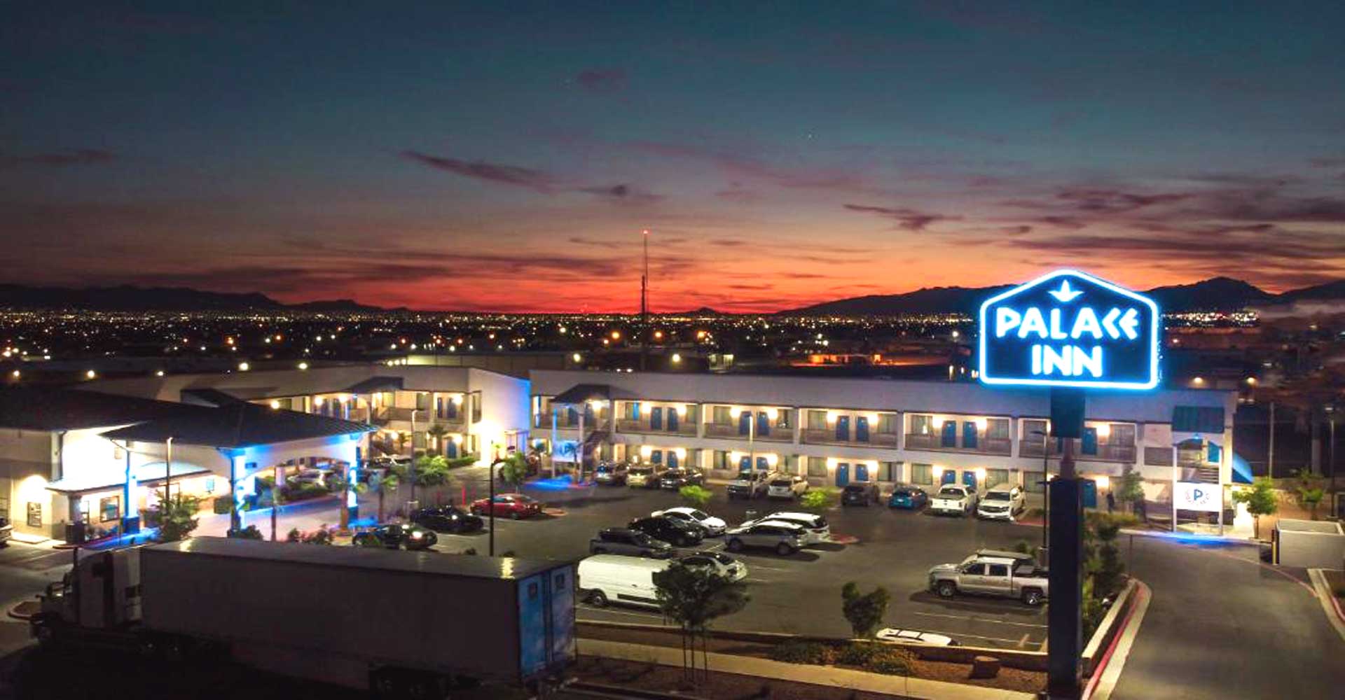 Front of Hotel Palace Inn Blue Juarez